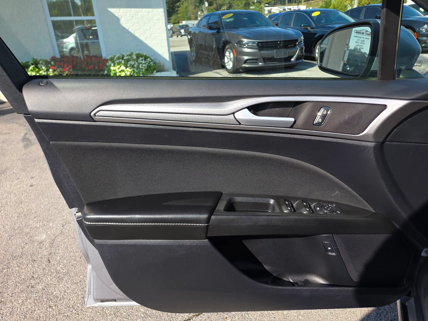 Used 2020 Ford Fusion SE FWD image 9