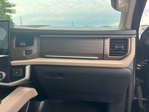 Used 2024 Ford Expedition Limited AWD/4WD image 15
