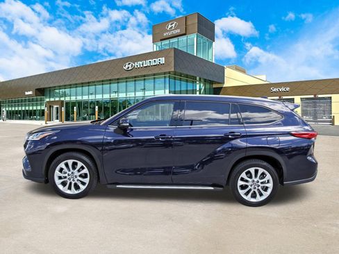 Used 2022 Toyota Highlander Limited FWD image 9