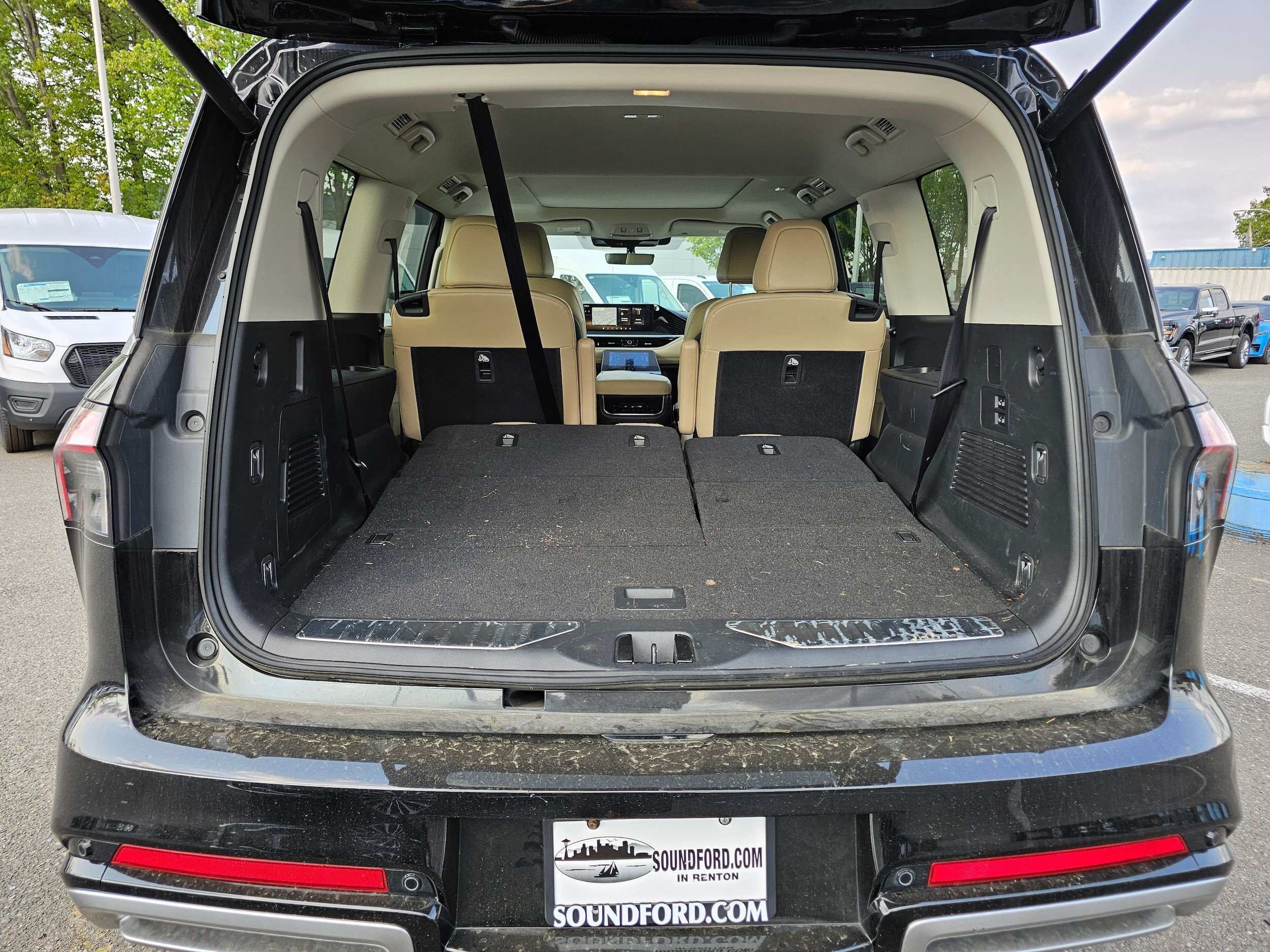 Used 2025 INFINITI QX80 Pure AWD/4WD image 11