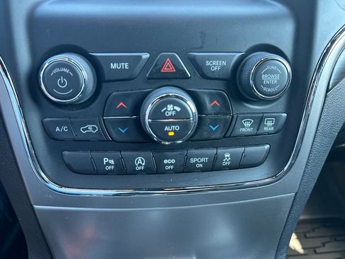 Used 2021 Jeep Grand Cherokee Laredo AWD/4WD image 25