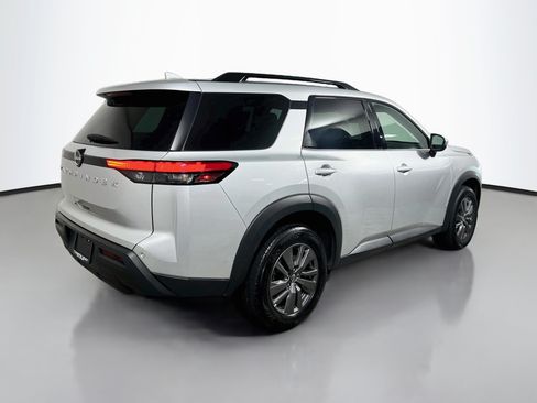 Used 2025 Nissan Pathfinder SV FWD image 4