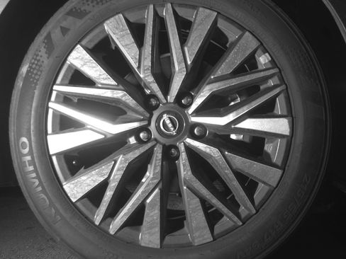 Used 2025 Nissan Altima 2.5 SV FWD image 13