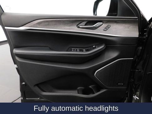 Used 2023 Jeep Grand Cherokee 4WD 4xe w/ Luxury Tech Group II image 22