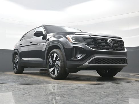 Used 2024 Volkswagen Atlas Cross Sport SE image 24