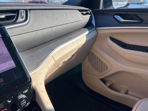 New 2025 Jeep Grand Cherokee L Limited image 18