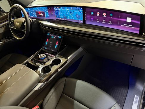 Used 2025 Cadillac Escalade ESV Luxury RWD image 55