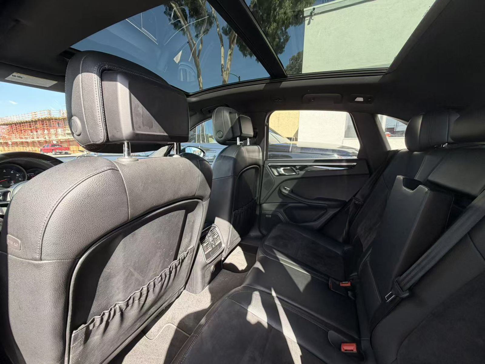 Used 2018 Porsche Macan AWD/4WD image 8