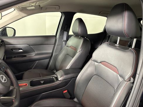 Certified 2025 Nissan Kicks SR FWD image 27