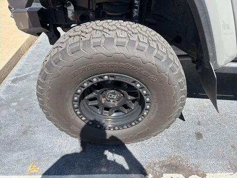 Certified 2021 Jeep Gladiator Sport AWD/4WD image 4