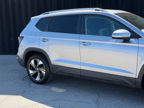 Used 2025 Volkswagen Taos SE AWD/4WD image 5