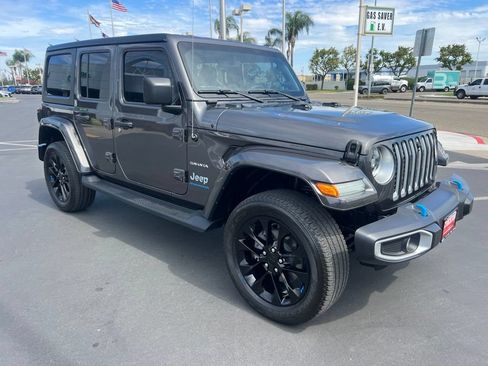 Used 2023 Jeep Wrangler Unlimited Sahara w/ Cold Weather Group AWD/4WD image 9