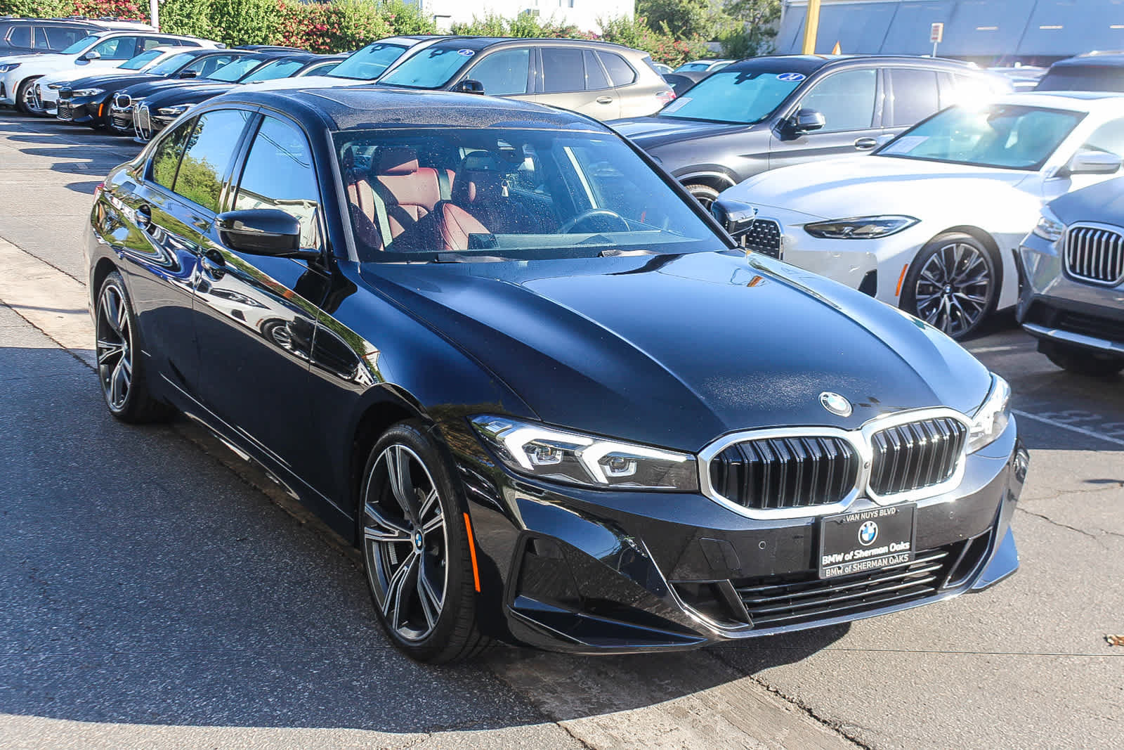 Used 2023 BMW 330i Sedan w/ Parking Assistance Package RWD image 5