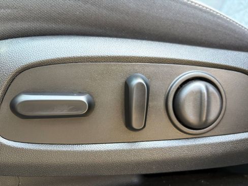 Used 2023 Chevrolet Equinox LT FWD image 11