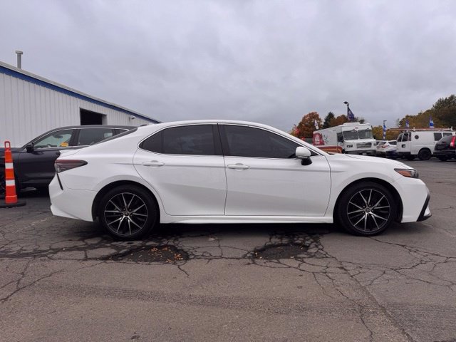 Used 2023 Toyota Camry SE FWD image 1
