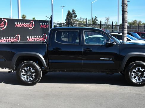 Used 2023 Toyota Tacoma TRD Off-Road w/ Technology Package image 9