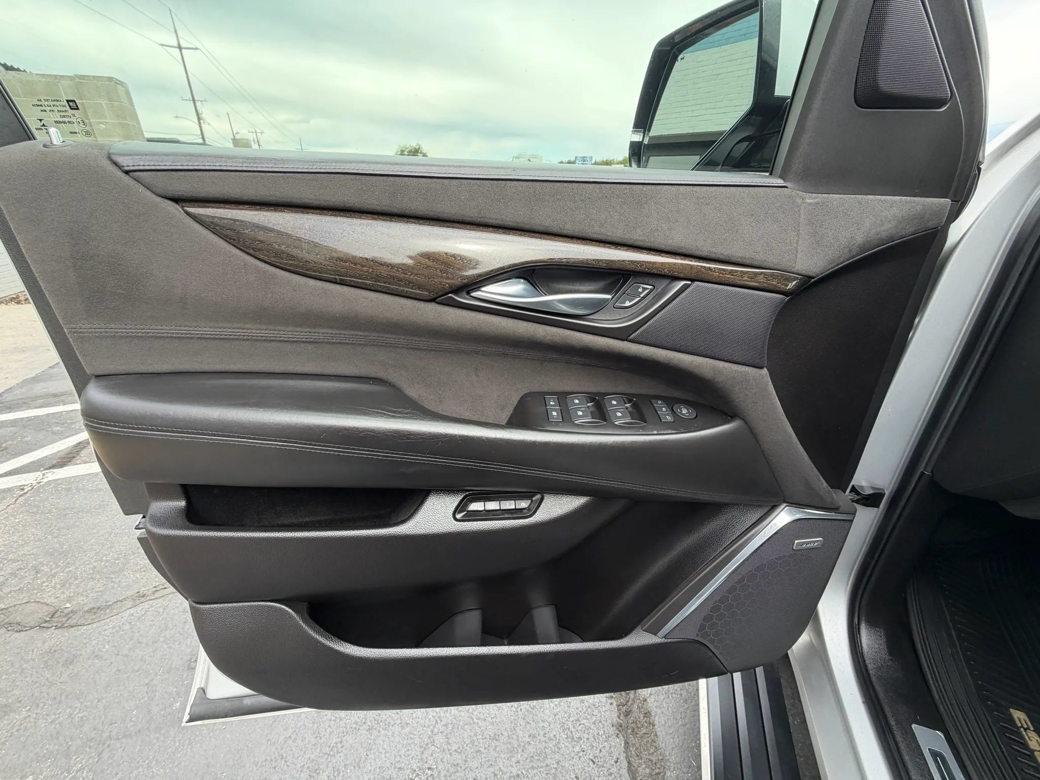 Used 2015 Cadillac Escalade Platinum AWD/4WD image 12