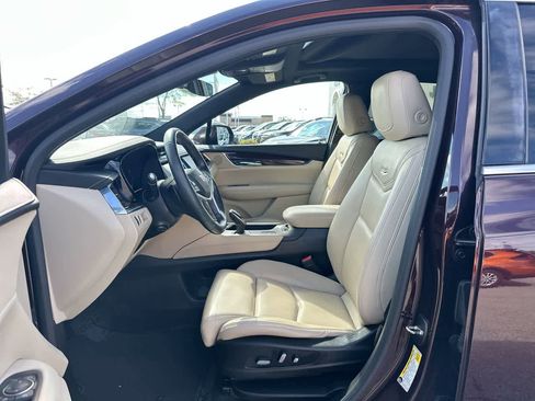 Used 2017 Cadillac XT5 Luxury w/ Driver Awareness Package image 21