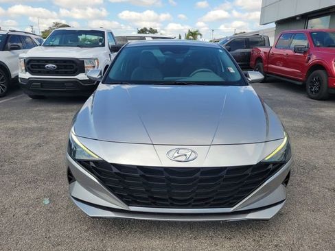 Used 2022 Hyundai Elantra SEL image 2