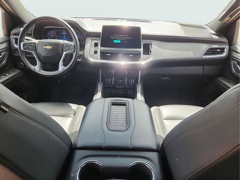 Used 2024 Chevrolet Suburban LT RWD image 13