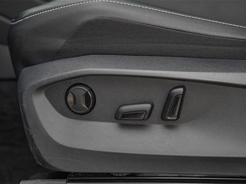 New 2024 Volkswagen Tiguan SE R-Line image 21