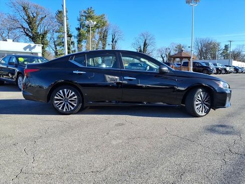 Used 2024 Nissan Altima 2.5 SV image 3