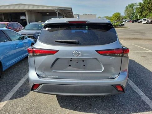 Used 2021 Toyota Highlander XLE FWD image 5