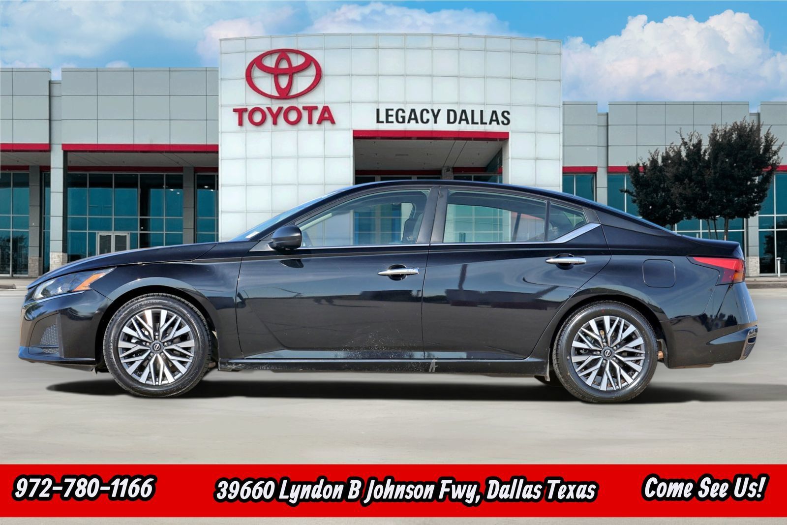 Used 2024 Nissan Altima 2.5 SV FWD image 6