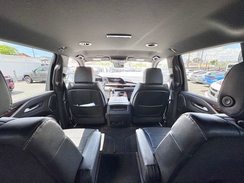 Used 2022 Cadillac Escalade Luxury AWD/4WD image 23