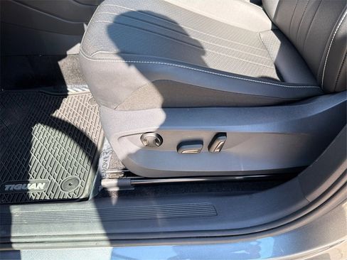 Used 2023 Volkswagen Tiguan SE image 19