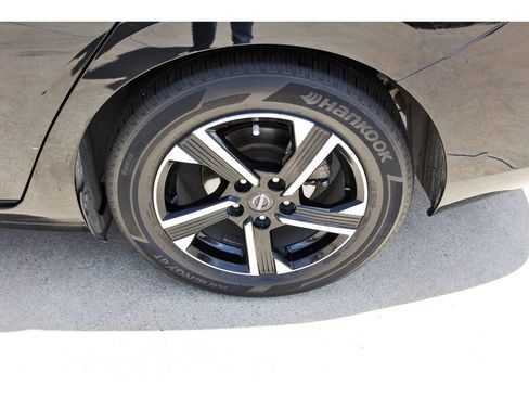 Used 2024 Nissan Sentra SV FWD image 9