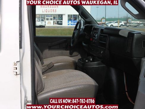 Used 2017 GMC Savana 2500 RWD image 30