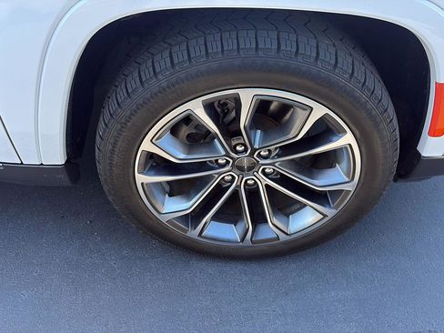 Used 2022 Jeep Grand Wagoneer Series III w/ Flexible Seating Group image 9