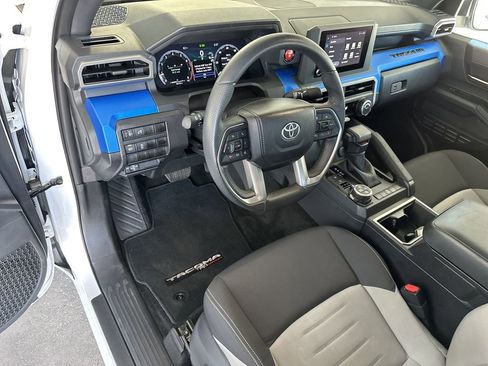 Used 2025 Toyota Tacoma TRD Off-Road AWD/4WD image 12