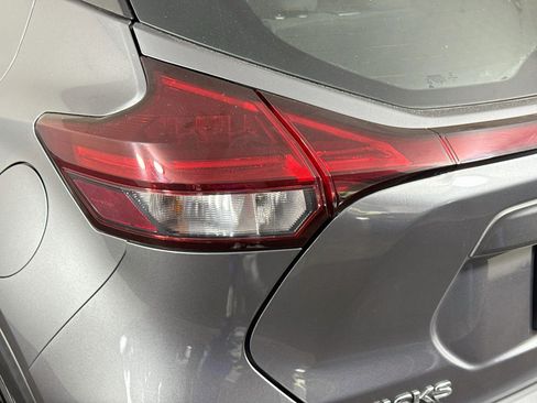 Used 2021 Nissan Kicks S FWD image 36