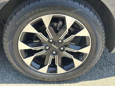 Used 2024 Kia Carnival EX FWD image 26