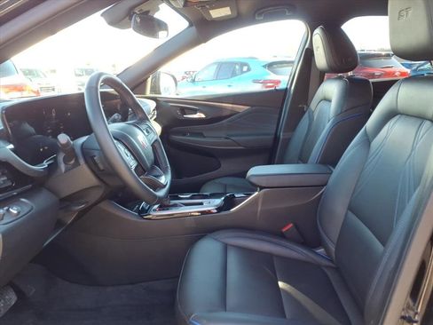 Used 2024 Buick Envista Sport Touring w/ Convenience I Package image 9