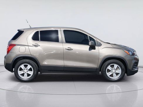 Used 2020 Chevrolet Trax LS w/ Tint and Cruise Package FWD image 5