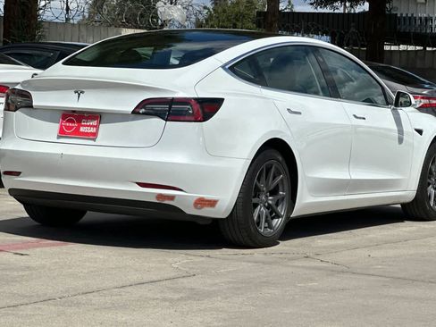 Used 2020 Tesla Model 3 Standard Range image 3