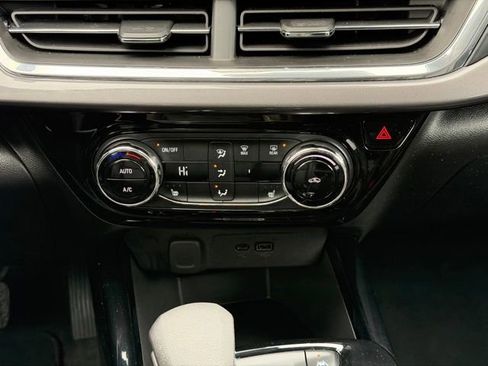 Used 2025 Chevrolet Trax ACTIV image 31