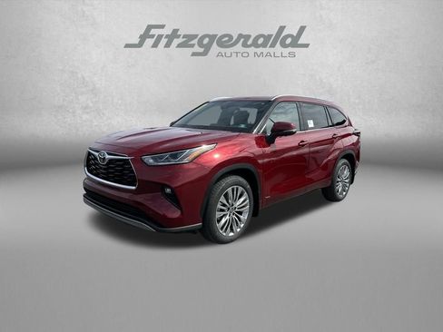 New 2026 Toyota Highlander Platinum image 3