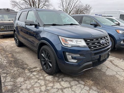 Used 2017 Ford Explorer XLT w/ Equipment Group 202A image 5