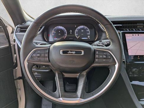 Used 2024 Jeep Grand Cherokee Limited image 16