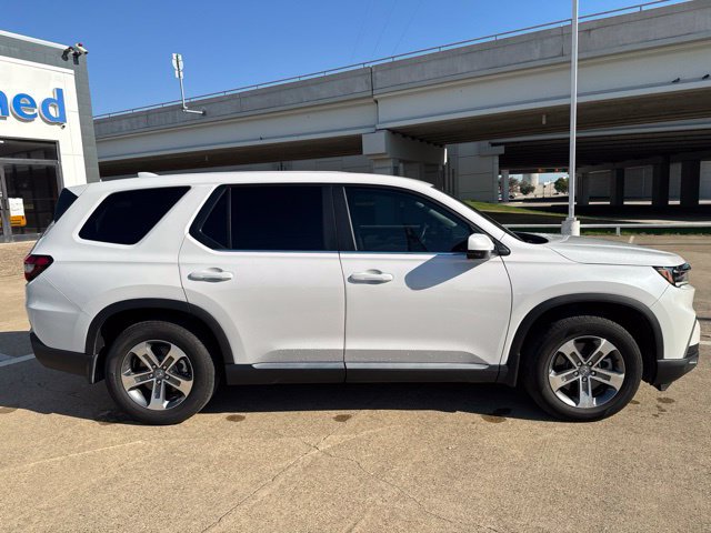 Used 2025 Honda Pilot EX-L image 2