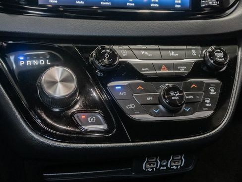 Used 2025 Chrysler Pacifica Select FWD image 20