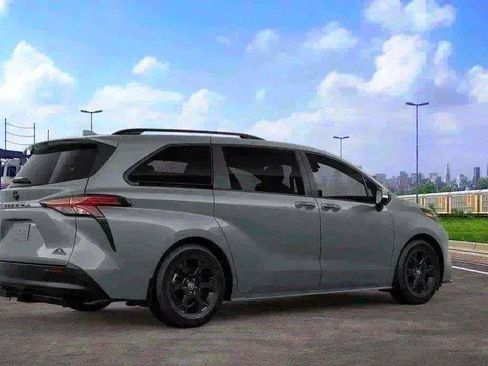 New 2026 Toyota Sienna XLE Woodland Edition AWD/4WD image 10