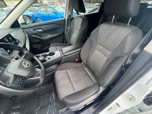 Used 2025 Nissan Rogue SV image 32