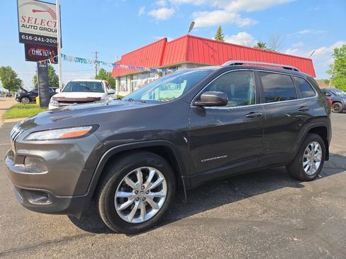 Used 2015 Jeep Cherokee Limited AWD/4WD image 2