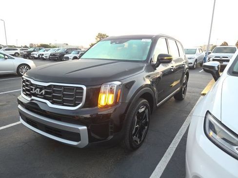 Used 2025 Kia Telluride S FWD image 1