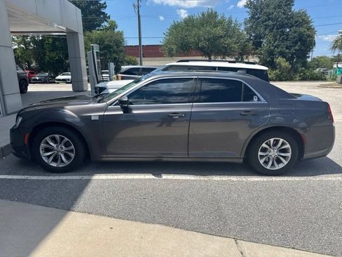 Used 2016 Chrysler 300 Limited RWD image 5